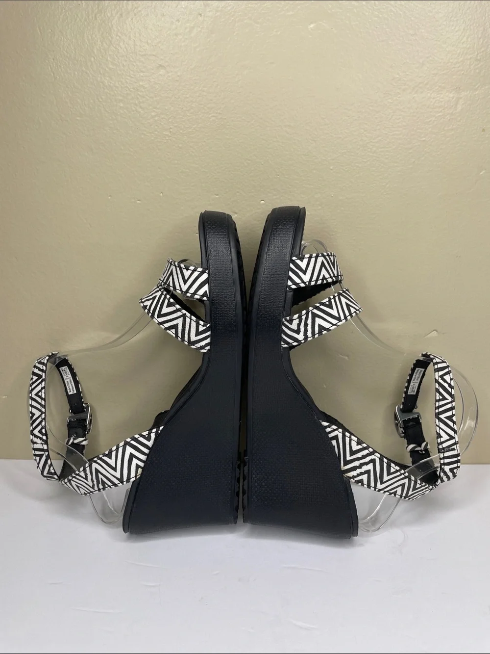 CROCS Leigh Ankle Wedge Sandals Black & White Geometric Print 9